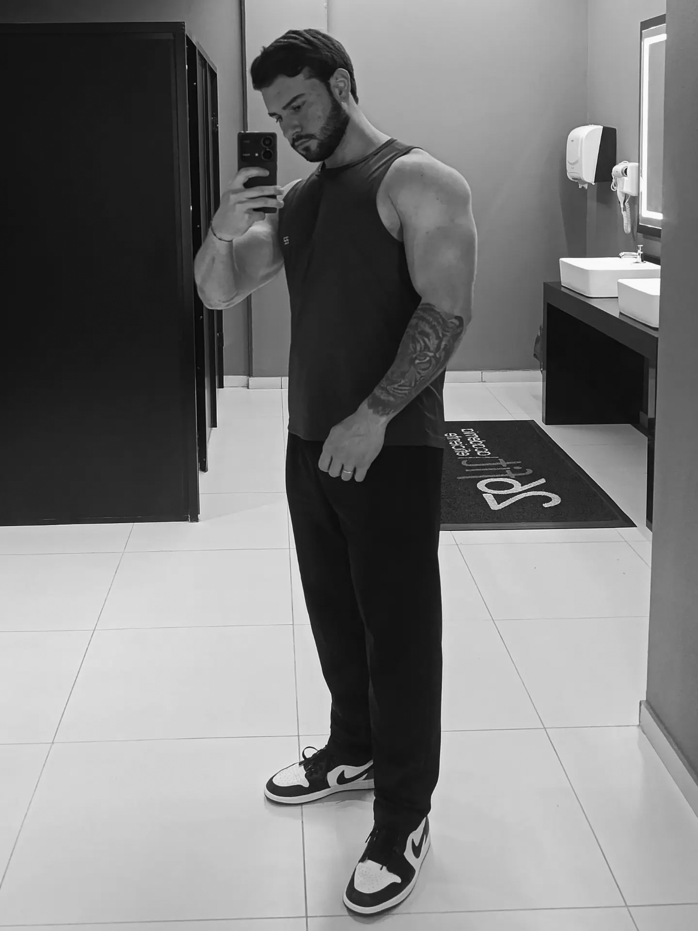 LF Team — treinador, foto em preto e branco